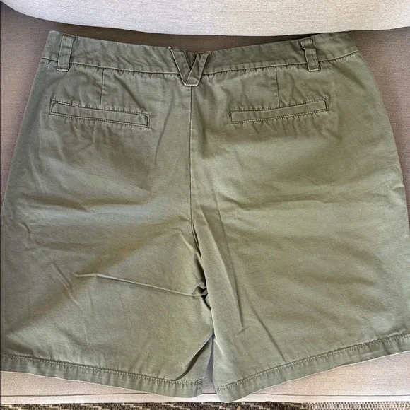 GAP boyfriend roll-up army green Women's Shorts size 12 - Picture 2 of 4
